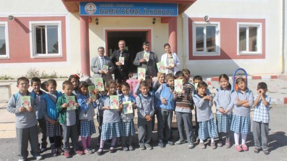 İlçe Milli Eğitim Müdürü Hacı Dündar Namık Kemal İlkokulunda İmza Gününe Katıldı