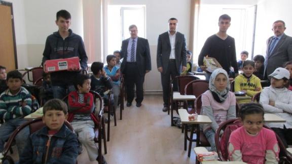 Suriyeli Mülteci Çocuklar Türkçe Öğreniyor