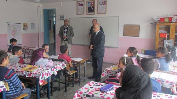 İlçe Milli Eğitim Müdürü Yücel İrmak Cumhuriyet İlkokulu, Atatürk İlkokulu ve 15 Temmuz Şehitleri İlkokulunu Ziyaret Etti.