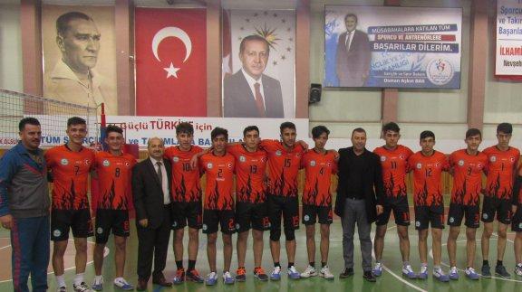 Nevşehir Gençlik Hizmetleri ve Spor İl Müdürlüğü´nün organize ettiği 2017-2018 sezonu Okul Sporları Voleybol Genç Erkek-A Şampiyonu Derinkuyu Mehmet Ekmekci Anadolu Lisesi oldu. 