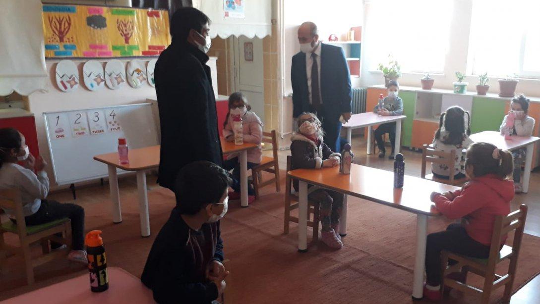 Milli Eğitim Müdürümüzün Okul Ziyaretleri 15 Temmuz Şehitleri İlkokulu İle Devam Etti