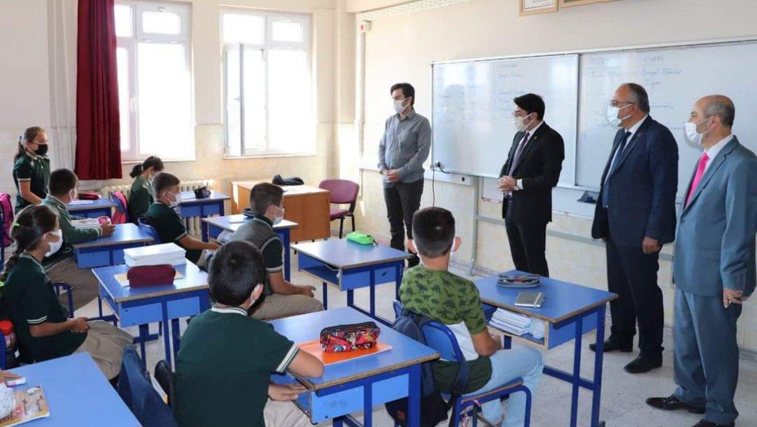 İlçe Kaymakamımız Sayın Muhammed YILMAZ ve Belediye Başkanımız Bülent AKSOY Yeni Eğitim Öğretim Yılında Okul Ziyaretlerinde Bulundular