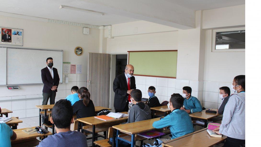 İlçe Milli Eğitim Müdürümüz Yücel İRMAK , Derinkuyu Mehmet Akif Ersoy Ortaokulunu Ziyaret Etti