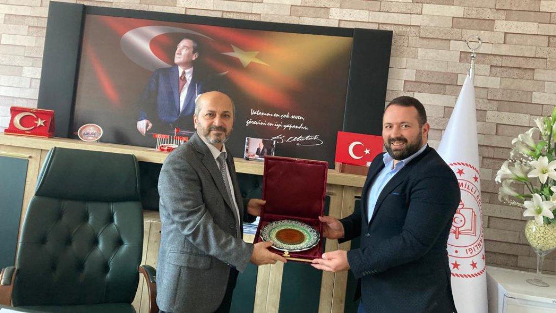 Zeliha Ekmekçi Anadolu İmam Hatip Lisesi Müdürü ve Öğretmenleri İlçe Milli Eğitim Müdürü Yücel İRMAK'ı Ziyaret Etti