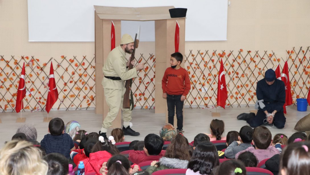 18 Mart Şehitleri Anma Günü ve Çanakkale Zaferi'nin 107.Yılı münasebetiyle,Öğrencilerimize Tiyatro Gösterisi Düzenlendi