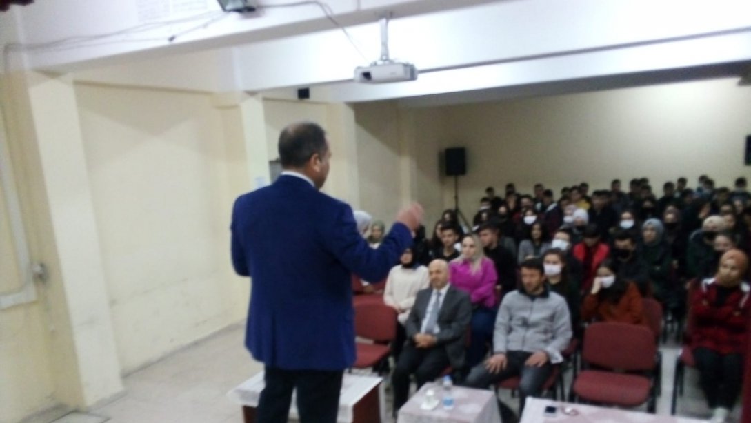 Eğitimci Hayrettin ÖZDEL Mehmet Ekmekçi Anadolu Lisesi'nde Seminer Verdi