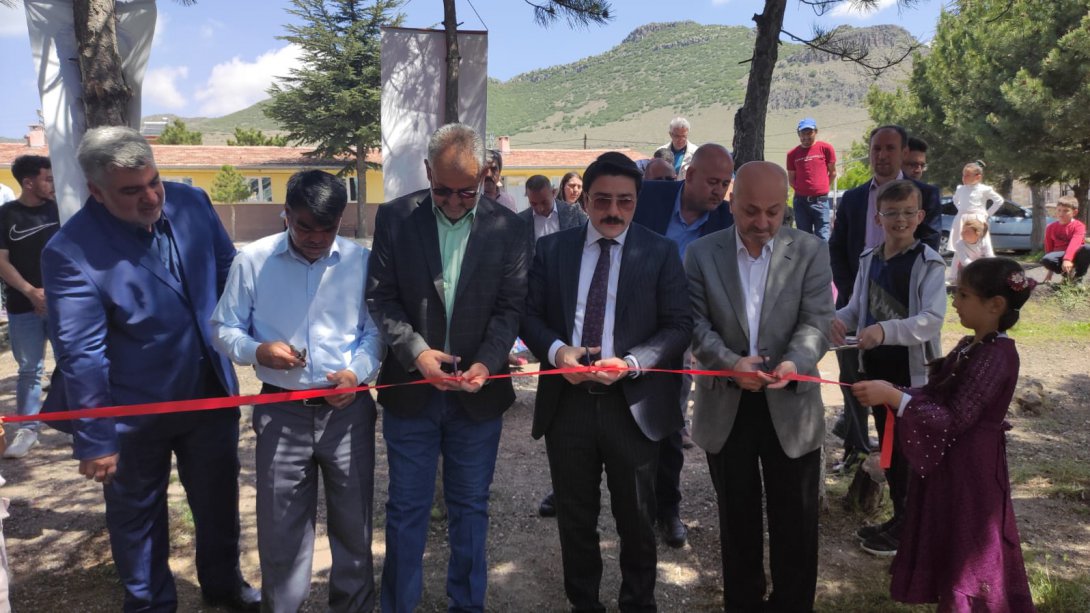 İlçemizde 4.TÜBİTAK 4006 Bilim Fuarı Açılışı Doğala Şehit Turan Damgacı Ortaokulu'nda Yapıldı