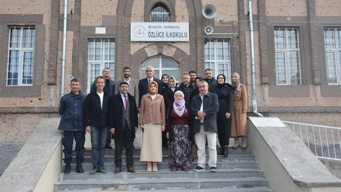 İlçe Kaymakamımız Sayın Esra BOZAN, Özlüce İmam Hatip Ortaokulu ve Özlüce İlkokulunu Ziyaret Etti